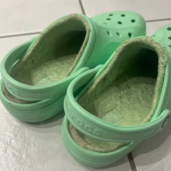 CROCS Women’s Mint Green Clogs - Picture 3 of 4